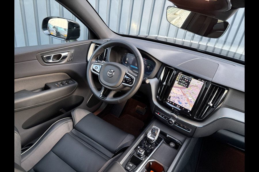 Volvo XC60 2.0 T6 Plug-in hybrid AWD Plus Black Edition | 360 Camera | Harman/Kardon | Trekhaak | Panodak | Dodehoek sensoren | Prijs Rijklaar!!