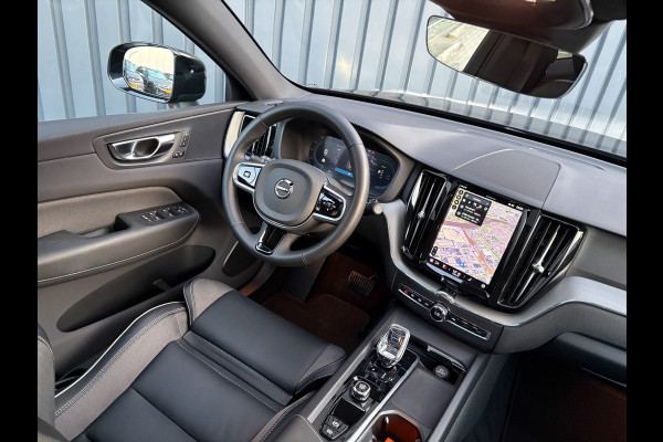 Volvo XC60 2.0 T6 Plug-in hybrid AWD Plus Black Edition | 360 Camera | Harman/Kardon | Trekhaak | Panodak | Dodehoek sensoren | Prijs Rijklaar!!
