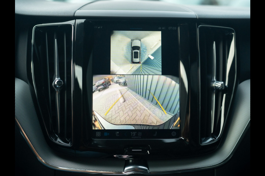 Volvo XC60 2.0 T6 Plug-in hybrid AWD Plus Black Edition | 360 Camera | Harman/Kardon | Trekhaak | Panodak | Dodehoek sensoren | Prijs Rijklaar!!