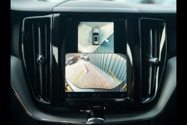 Volvo XC60 2.0 T6 Plug-in hybrid AWD Plus Black Edition | 360 Camera | Harman/Kardon | Trekhaak | Panodak | Dodehoek sensoren | Prijs Rijklaar!!