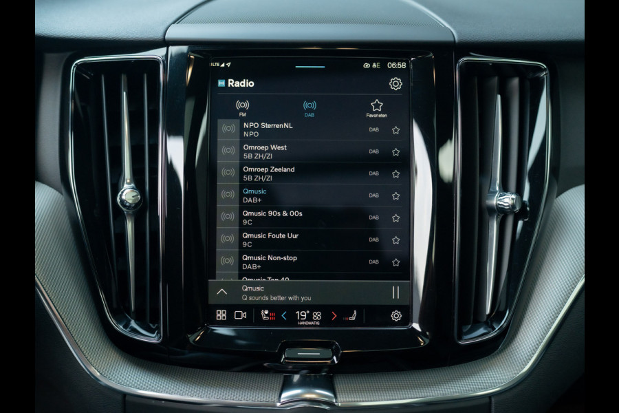 Volvo XC60 2.0 T6 Plug-in hybrid AWD Plus Black Edition | 360 Camera | Harman/Kardon | Trekhaak | Panodak | Dodehoek sensoren | Prijs Rijklaar!!