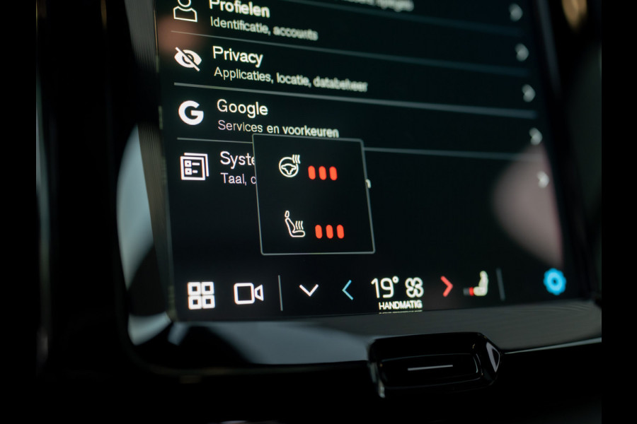 Volvo XC60 2.0 T6 Plug-in hybrid AWD Plus Black Edition | 360 Camera | Harman/Kardon | Trekhaak | Panodak | Dodehoek sensoren | Prijs Rijklaar!!