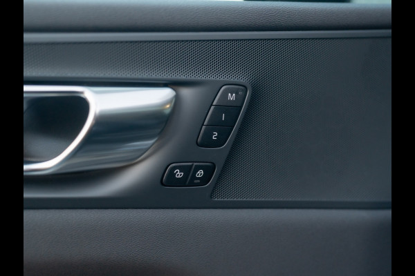 Volvo XC60 2.0 T6 Plug-in hybrid AWD Plus Black Edition | 360 Camera | Harman/Kardon | Trekhaak | Panodak | Dodehoek sensoren | Prijs Rijklaar!!