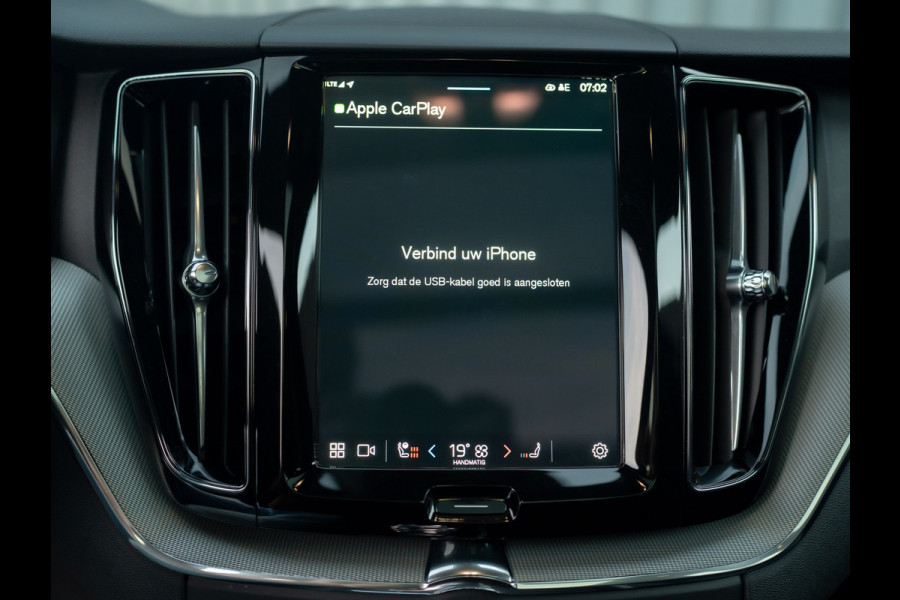 Volvo XC60 2.0 T6 Plug-in hybrid AWD Plus Black Edition | 360 Camera | Harman/Kardon | Trekhaak | Panodak | Dodehoek sensoren | Prijs Rijklaar!!