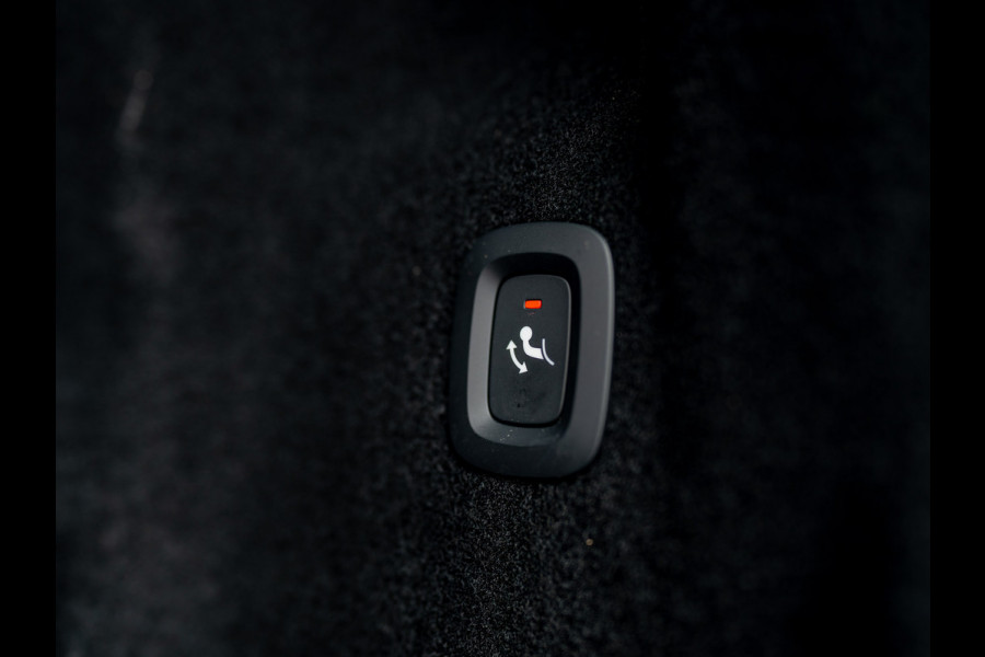 Volvo XC60 2.0 T6 Plug-in hybrid AWD Plus Black Edition | 360 Camera | Harman/Kardon | Trekhaak | Panodak | Dodehoek sensoren | Prijs Rijklaar!!