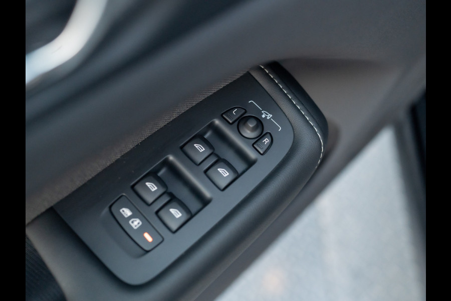 Volvo XC60 2.0 T6 Plug-in hybrid AWD Plus Black Edition | 360 Camera | Harman/Kardon | Trekhaak | Panodak | Dodehoek sensoren | Prijs Rijklaar!!