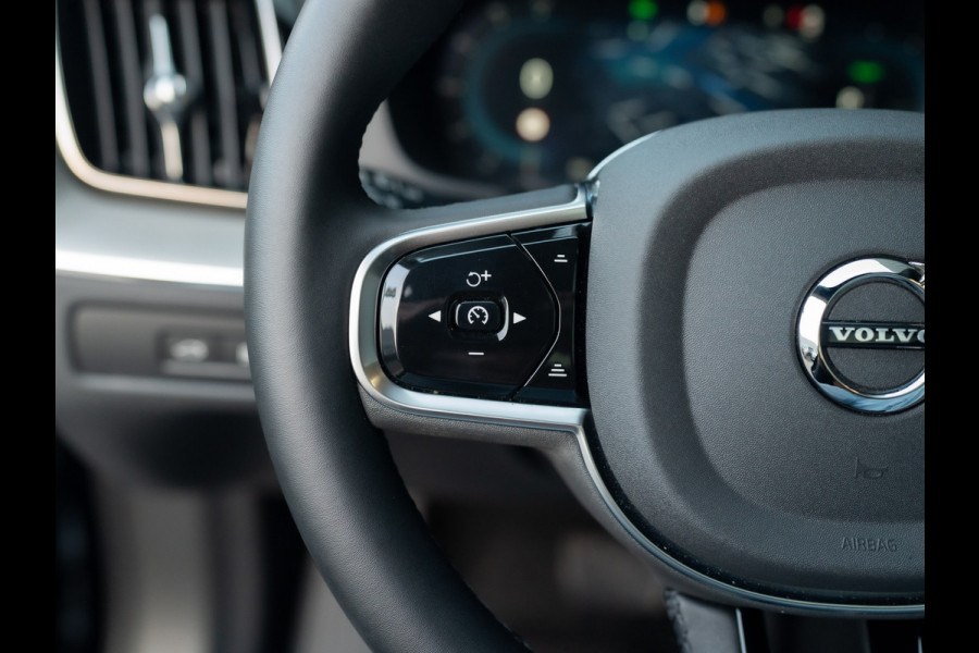 Volvo XC60 2.0 T6 Plug-in hybrid AWD Plus Black Edition | 360 Camera | Harman/Kardon | Trekhaak | Panodak | Dodehoek sensoren | Prijs Rijklaar!!