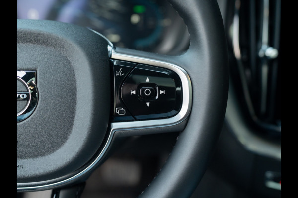 Volvo XC60 2.0 T6 Plug-in hybrid AWD Plus Black Edition | 360 Camera | Harman/Kardon | Trekhaak | Panodak | Dodehoek sensoren | Prijs Rijklaar!!