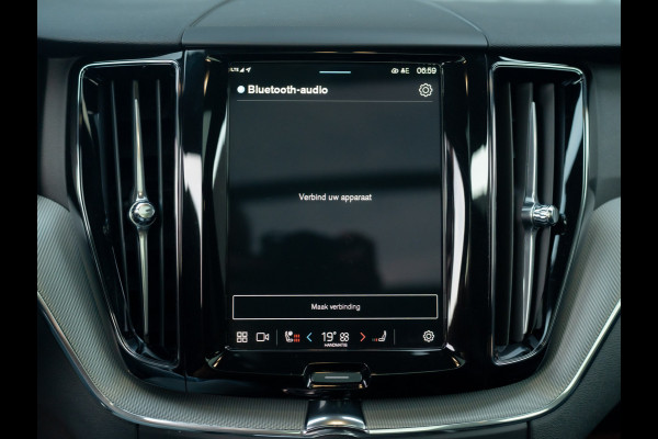 Volvo XC60 2.0 T6 Plug-in hybrid AWD Plus Black Edition | 360 Camera | Harman/Kardon | Trekhaak | Panodak | Dodehoek sensoren | Prijs Rijklaar!!