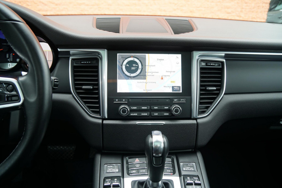 Porsche Macan 2.0 + PANORAMADAK / LUCHTVERING / 21" TURBO / MEMORY