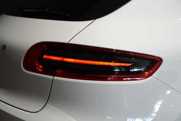 Porsche Macan 2.0 + PANORAMADAK / LUCHTVERING / 21" TURBO / MEMORY
