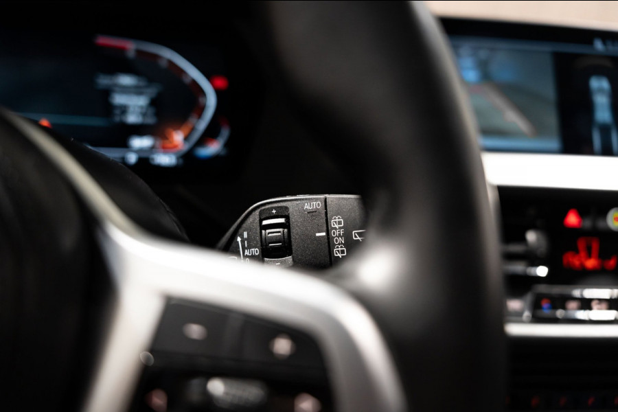 BMW 1-serie 116i M Sport LED NAVI PANO CAMERA