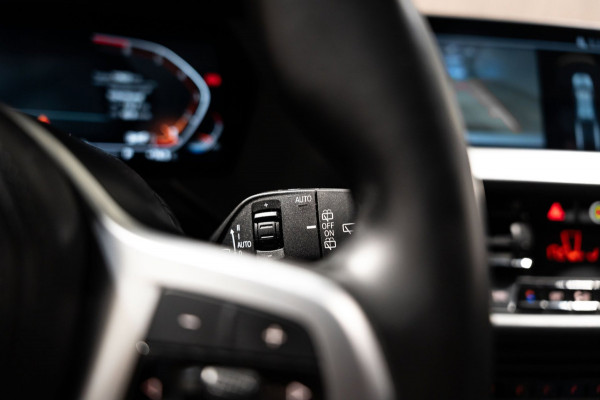 BMW 1-serie 116i M Sport LED NAVI PANO CAMERA