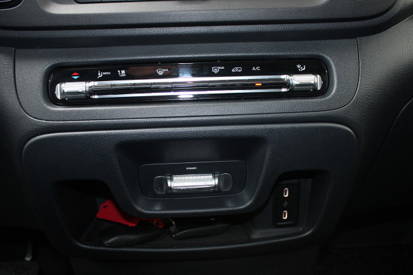 Mercedes-Benz Vito 119 CDI / Aut / Lang / DC / 2x Schuifdeur / Leer / Led / Camera / Vol Opties / NIEUWSTAAT