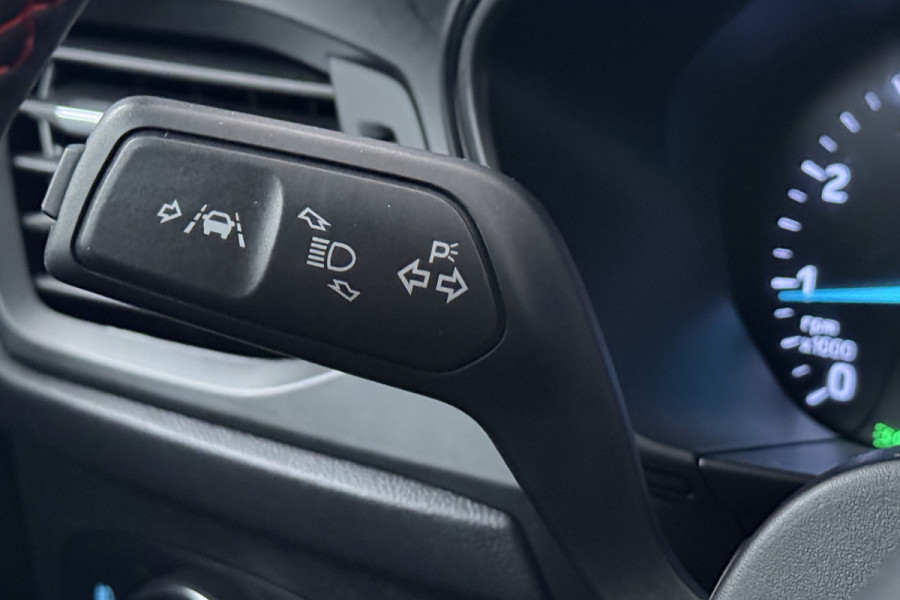 Ford Focus 1.0 EcoBoost ST Line Business (STOEL/STUUR VERWARMING, CAMERA, CRUISE ADAPTIEF, LANE-ASSIST, PARKEERSENSOREN, NAVI)