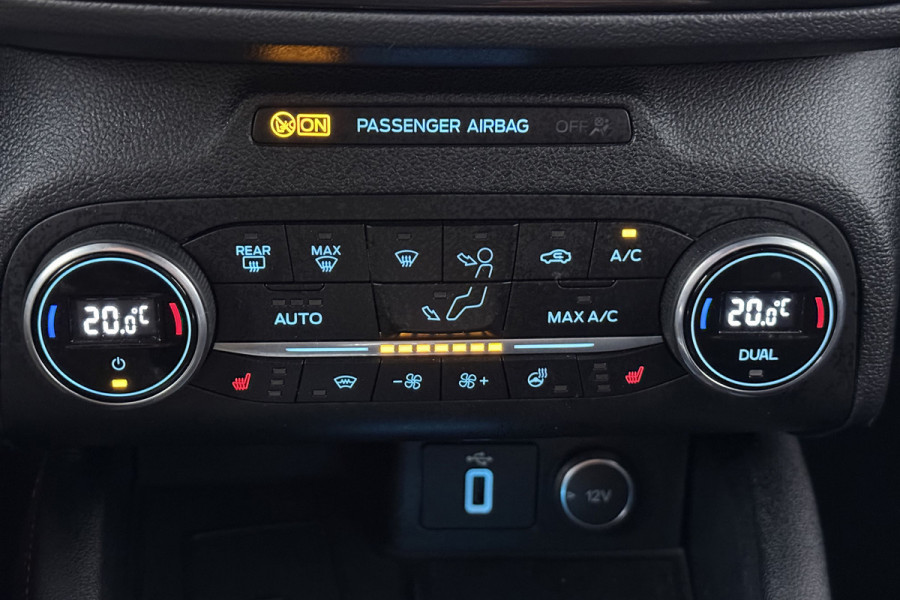Ford Focus 1.0 EcoBoost ST Line Business (STOEL/STUUR VERWARMING, CAMERA, CRUISE ADAPTIEF, LANE-ASSIST, PARKEERSENSOREN, NAVI)