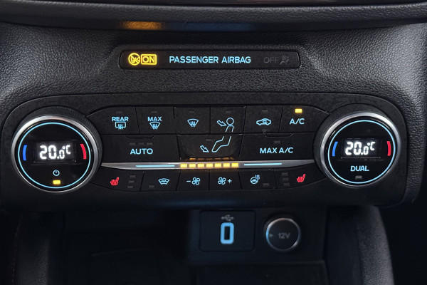 Ford Focus 1.0 EcoBoost ST Line Business (STOEL/STUUR VERWARMING, CAMERA, CRUISE ADAPTIEF, LANE-ASSIST, PARKEERSENSOREN, NAVI)