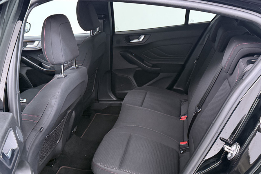 Ford Focus 1.0 EcoBoost ST Line Business (STOEL/STUUR VERWARMING, CAMERA, CRUISE ADAPTIEF, LANE-ASSIST, PARKEERSENSOREN, NAVI)