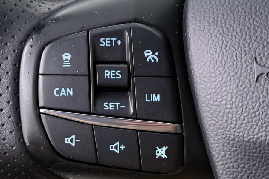 Ford Focus 1.0 EcoBoost ST Line Business (STOEL/STUUR VERWARMING, CAMERA, CRUISE ADAPTIEF, LANE-ASSIST, PARKEERSENSOREN, NAVI)