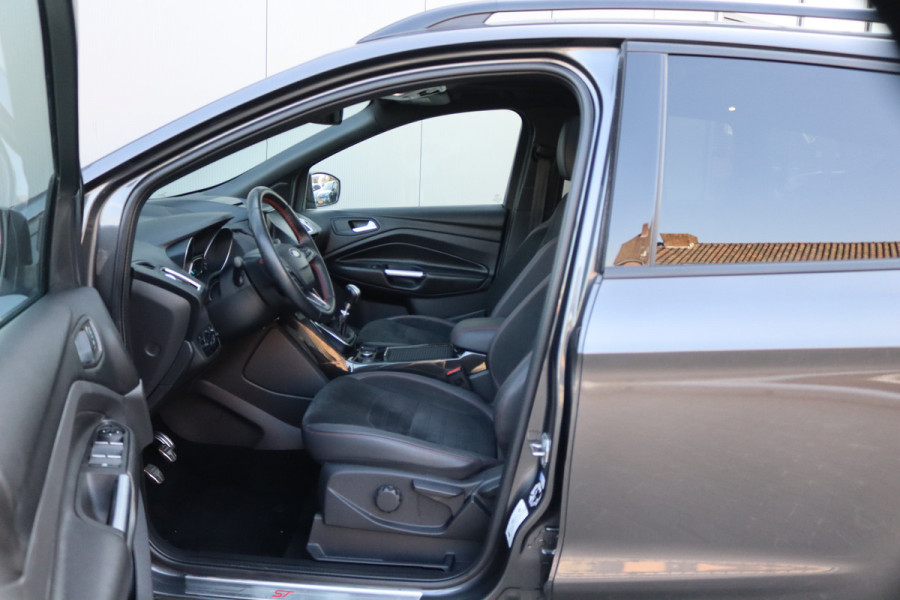 Ford Kuga 1.5 EcoB. 150PK ST Line X Pano-dak/Winter-pack/Camera/Navigatie/Parkeerhulp/Carplay-android