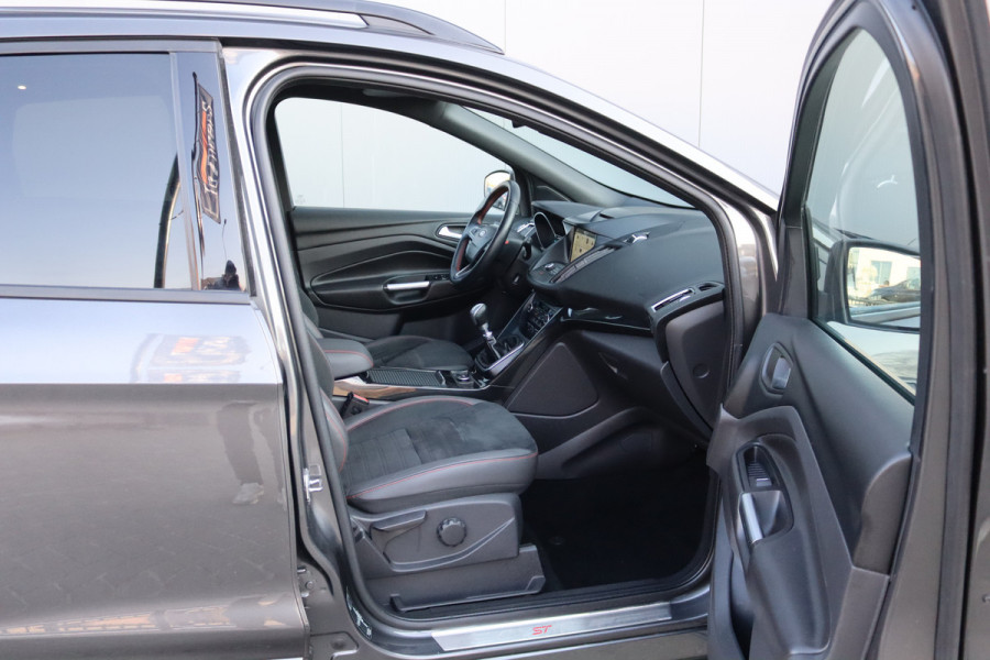 Ford Kuga 1.5 EcoB. 150PK ST Line X Pano-dak/Winter-pack/Camera/Navigatie/Parkeerhulp/Carplay-android