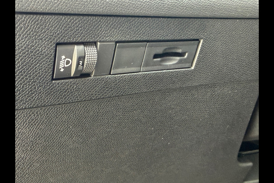 Opel Astra 1.2 Elegance Automaat 130 Pk / Navi Carplay / Climate / Camera / Cruise / Lichtmetaal.