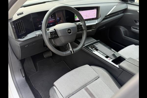 Opel Astra 1.2 Elegance Automaat 130 Pk / Navi Carplay / Climate / Camera / Cruise / Lichtmetaal.