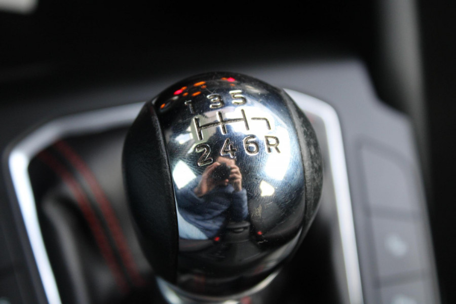 Ford Focus 1.0 EcoBoost Hybrid ST Line X Business Full options | Winter Pack