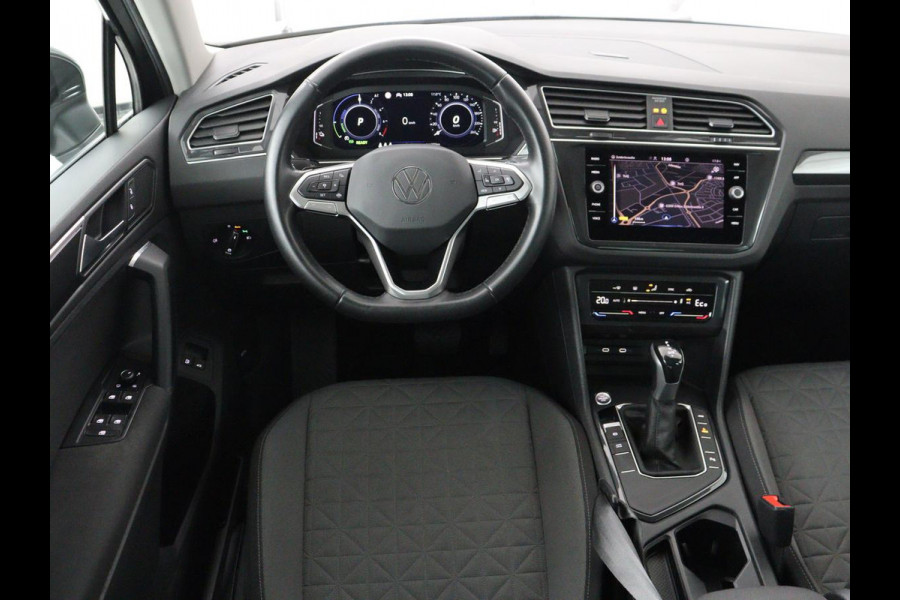Volkswagen Tiguan 1.4 TSI eHybrid Comfortline | Panoramadak | Camera | Carplay | Adaptive cruise | Keyless | Navigatie | Full LED | Climate control | Virtual Cockpit | Sfeerverlichting | PHEV | Plug In