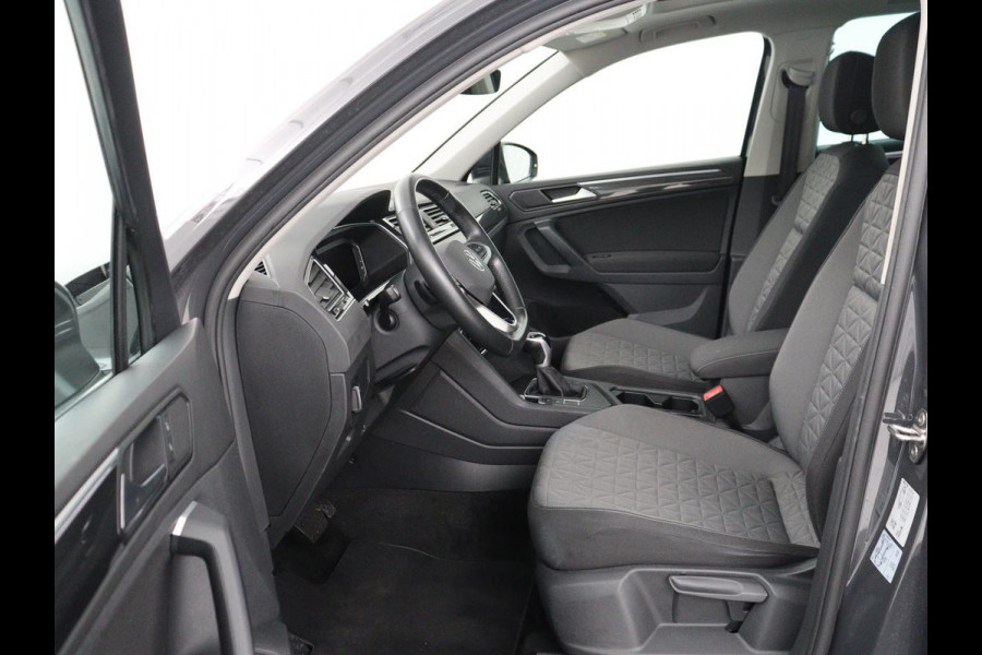 Volkswagen Tiguan 1.4 TSI eHybrid Comfortline | Panoramadak | Camera | Carplay | Adaptive cruise | Keyless | Navigatie | Full LED | Climate control | Virtual Cockpit | Sfeerverlichting | PHEV | Plug In