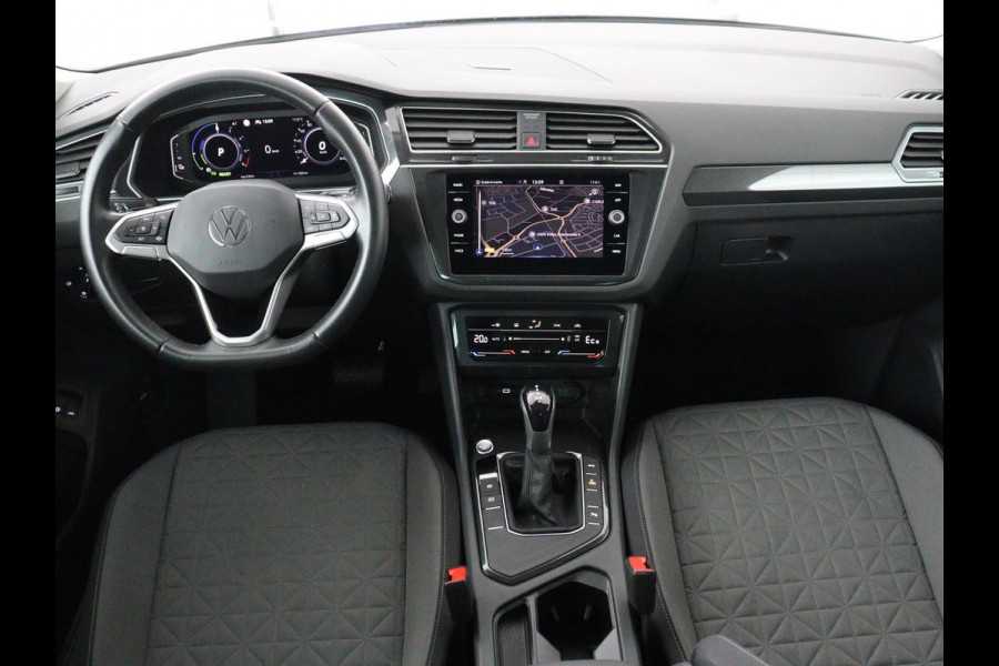 Volkswagen Tiguan 1.4 TSI eHybrid Comfortline | Panoramadak | Camera | Carplay | Adaptive cruise | Keyless | Navigatie | Full LED | Climate control | Virtual Cockpit | Sfeerverlichting | PHEV | Plug In