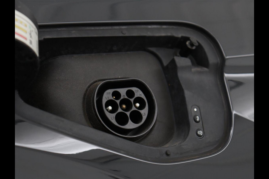 Volkswagen Tiguan 1.4 TSI eHybrid Comfortline | Panoramadak | Camera | Carplay | Adaptive cruise | Keyless | Navigatie | Full LED | Climate control | Virtual Cockpit | Sfeerverlichting | PHEV | Plug In