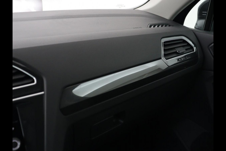 Volkswagen Tiguan 1.4 TSI eHybrid Comfortline | Panoramadak | Camera | Carplay | Adaptive cruise | Keyless | Navigatie | Full LED | Climate control | Virtual Cockpit | Sfeerverlichting | PHEV | Plug In