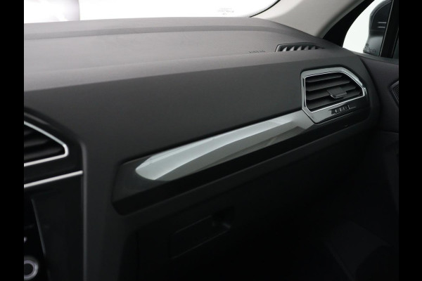 Volkswagen Tiguan 1.4 TSI eHybrid Comfortline | Panoramadak | Camera | Carplay | Adaptive cruise | Keyless | Navigatie | Full LED | Climate control | Virtual Cockpit | Sfeerverlichting | PHEV | Plug In