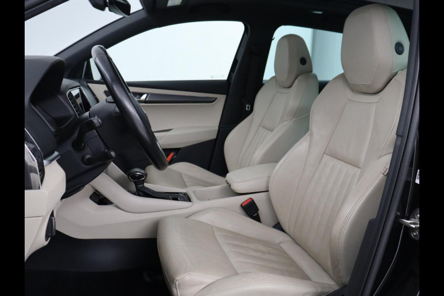 Škoda Karoq 1.5 TSI Business Edition | Panoramadak | Leder | Stoelverwarming | Adaptive cruise | Side Assist | Carplay | Navigatie | Camera | Navigatie | Full LED | Climate control | Parkeerhulp