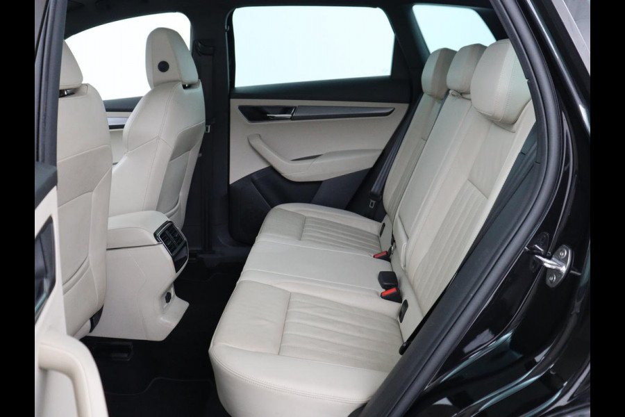 Škoda Karoq 1.5 TSI Business Edition | Panoramadak | Leder | Stoelverwarming | Adaptive cruise | Side Assist | Carplay | Navigatie | Camera | Navigatie | Full LED | Climate control | Parkeerhulp