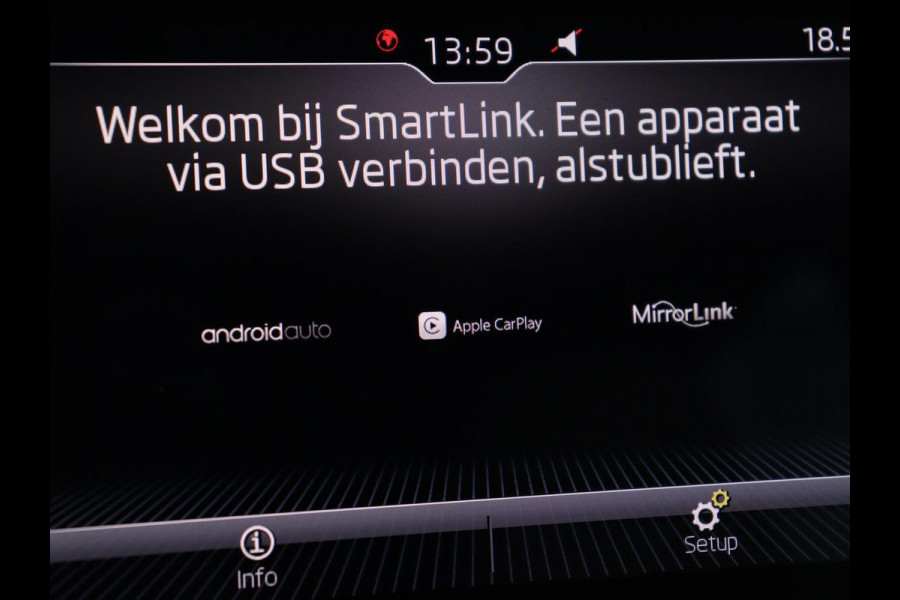 Škoda Karoq 1.5 TSI Business Edition | Panoramadak | Leder | Stoelverwarming | Adaptive cruise | Side Assist | Carplay | Navigatie | Camera | Navigatie | Full LED | Climate control | Parkeerhulp