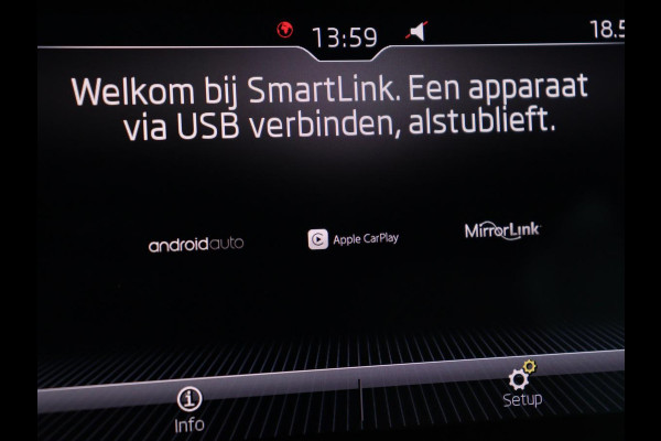 Škoda Karoq 1.5 TSI Business Edition | Panoramadak | Leder | Stoelverwarming | Adaptive cruise | Side Assist | Carplay | Navigatie | Camera | Navigatie | Full LED | Climate control | Parkeerhulp