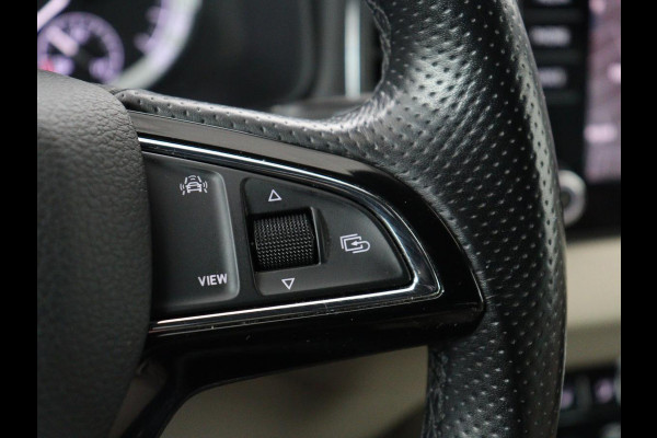 Škoda Karoq 1.5 TSI Business Edition | Panoramadak | Leder | Stoelverwarming | Adaptive cruise | Side Assist | Carplay | Navigatie | Camera | Navigatie | Full LED | Climate control | Parkeerhulp