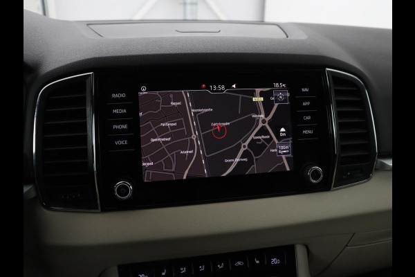 Škoda Karoq 1.5 TSI Business Edition | Panoramadak | Leder | Stoelverwarming | Adaptive cruise | Side Assist | Carplay | Navigatie | Camera | Navigatie | Full LED | Climate control | Parkeerhulp