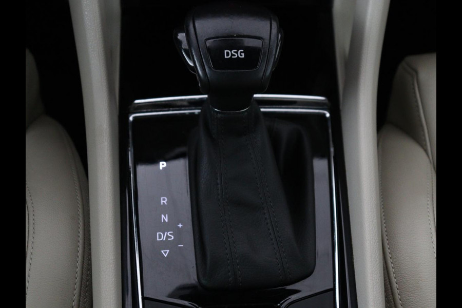 Škoda Karoq 1.5 TSI Business Edition | Panoramadak | Leder | Stoelverwarming | Adaptive cruise | Side Assist | Carplay | Navigatie | Camera | Navigatie | Full LED | Climate control | Parkeerhulp