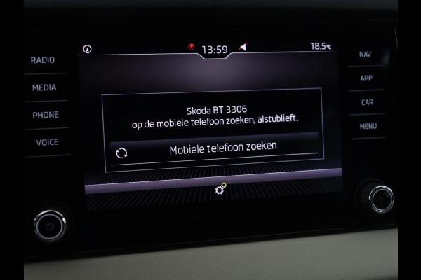 Škoda Karoq 1.5 TSI Business Edition | Panoramadak | Leder | Stoelverwarming | Adaptive cruise | Side Assist | Carplay | Navigatie | Camera | Navigatie | Full LED | Climate control | Parkeerhulp