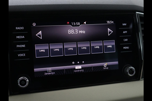 Škoda Karoq 1.5 TSI Business Edition | Panoramadak | Leder | Stoelverwarming | Adaptive cruise | Side Assist | Carplay | Navigatie | Camera | Navigatie | Full LED | Climate control | Parkeerhulp