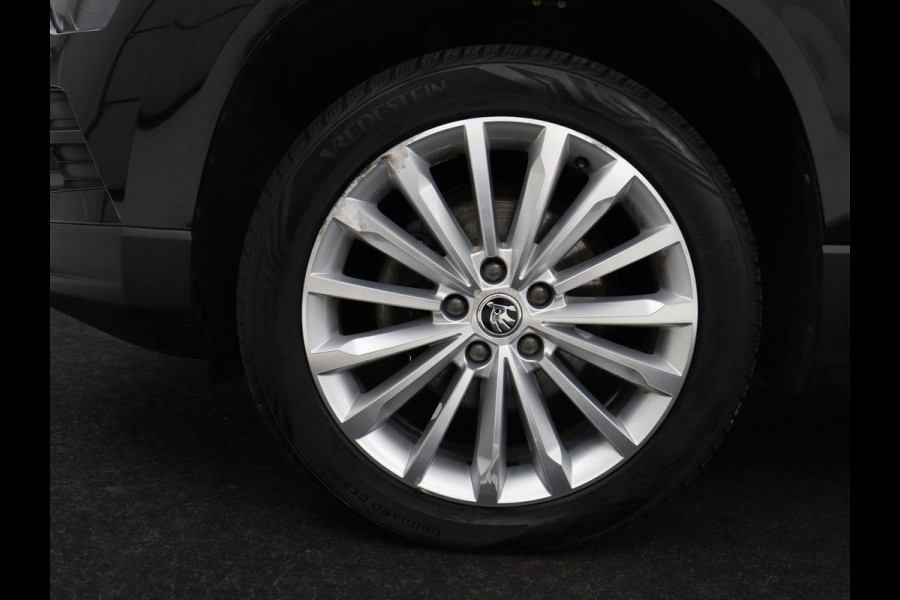 Škoda Karoq 1.5 TSI Business Edition | Panoramadak | Leder | Stoelverwarming | Adaptive cruise | Side Assist | Carplay | Navigatie | Camera | Navigatie | Full LED | Climate control | Parkeerhulp