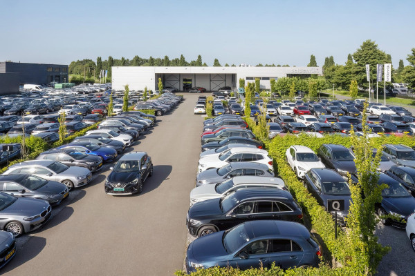 Škoda Karoq 1.5 TSI Business Edition | Panoramadak | Leder | Stoelverwarming | Adaptive cruise | Side Assist | Carplay | Navigatie | Camera | Navigatie | Full LED | Climate control | Parkeerhulp