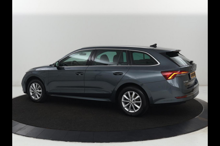 Škoda Octavia 1.4 TSI iV PHEV Business Edition | Stoelverwarming | Carplay | Navigatie | Parkeerhulp | Digital Cockpit | Chrome pakket | Full LED | Climate control | Bluetooth | Cruise control | Plug In