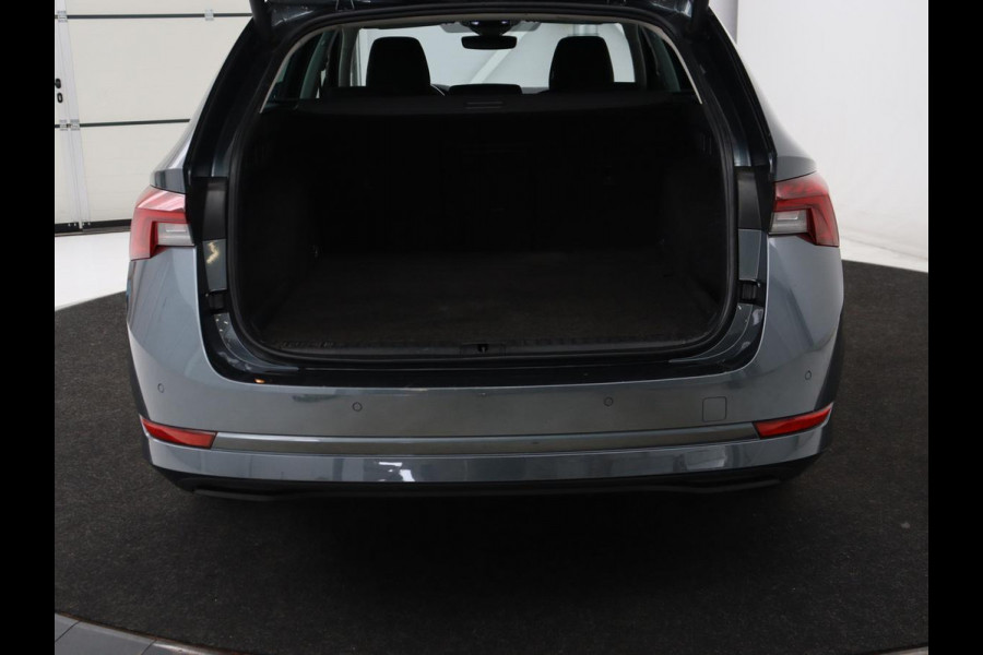 Škoda Octavia 1.4 TSI iV PHEV Business Edition | Stoelverwarming | Carplay | Navigatie | Parkeerhulp | Digital Cockpit | Chrome pakket | Full LED | Climate control | Bluetooth | Cruise control | Plug In