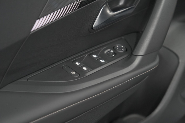 Peugeot 2008 1.2 Hybrid 145 Allure | 360 Camera | Adaptieve Cruise Control | Dodehoekdetectie | Apple Carplay
