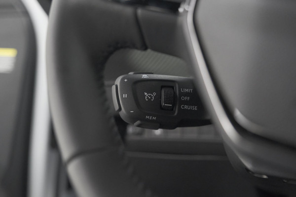 Peugeot 2008 1.2 Hybrid 145 Allure | 360 Camera | Adaptieve Cruise Control | Dodehoekdetectie | Apple Carplay