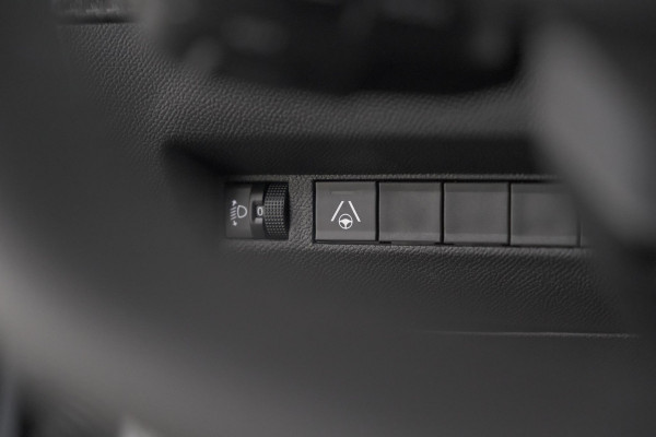 Peugeot 2008 1.2 Hybrid 145 Allure | 360 Camera | Adaptieve Cruise Control | Dodehoekdetectie | Apple Carplay